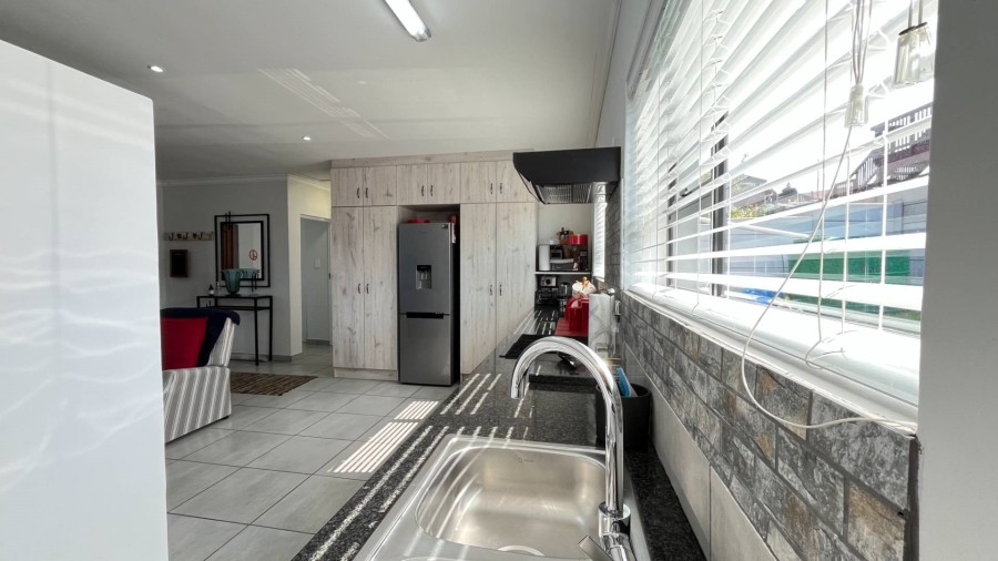 5 Bedroom Property for Sale in Dana Bay Western Cape